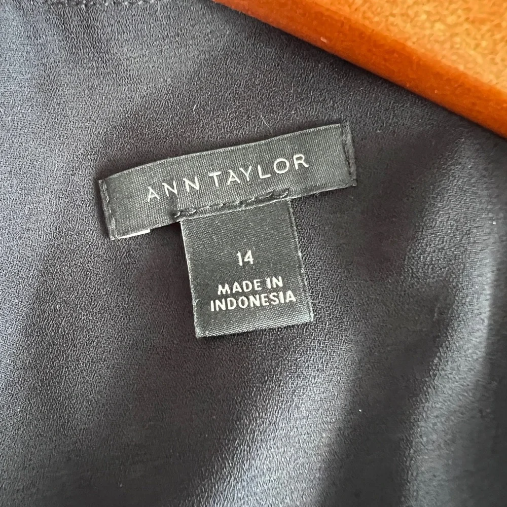 Ann Taylor belted midi dress in silky georgette. Size 14 - Picture 3 of 3